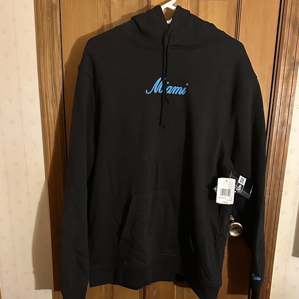 New Era Miami Men’s Black Hoodie Size XL